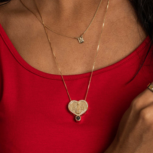 Pingente de Prata Neo Crystal Coração NSra Aparecida Revestida em Ouro 18k Lente Amor em 100 Idiomas