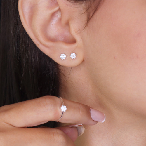 Brinco de Prata Coleção Florescer com Zircônias Brancas