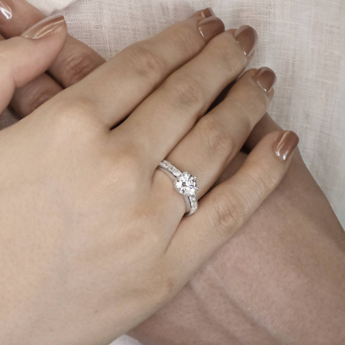 Anel de Prata Íris Solitário com Pedra Moissanite 7mm e Zircônias